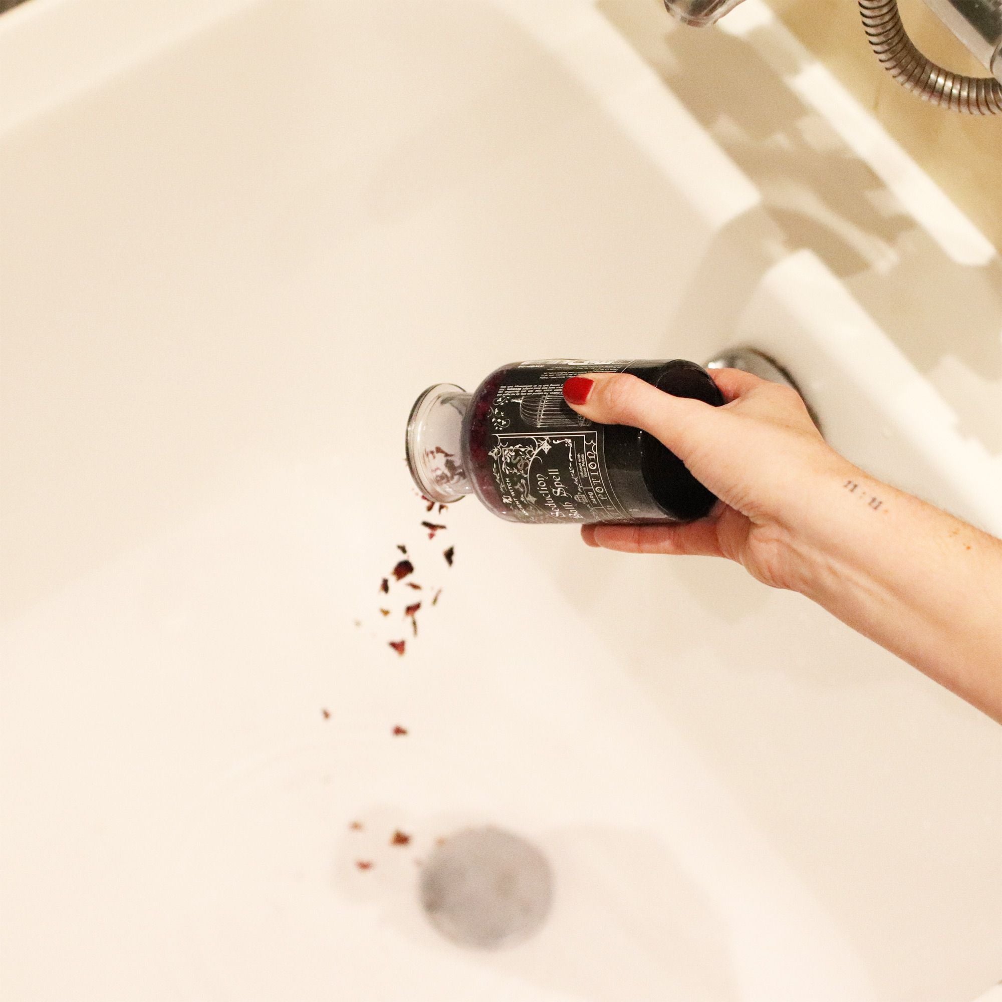 Witch Bath Spell Potion & Amethyst Crystal Amulet - Seduction