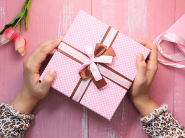 Wedding Anniversary Gift Box For Her | Online Gifts Ideas