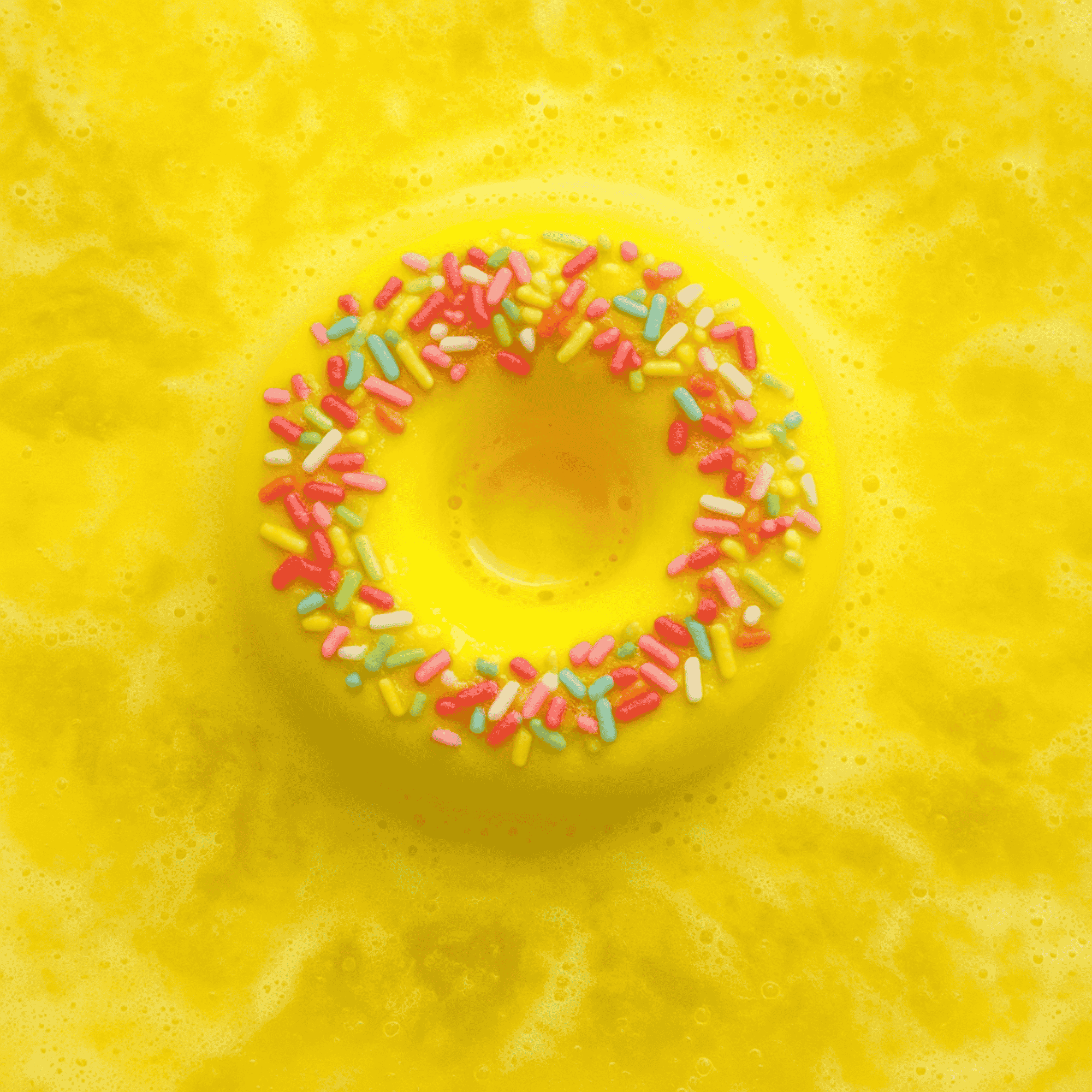 Lemon & Meringue Bath Donut fizzing