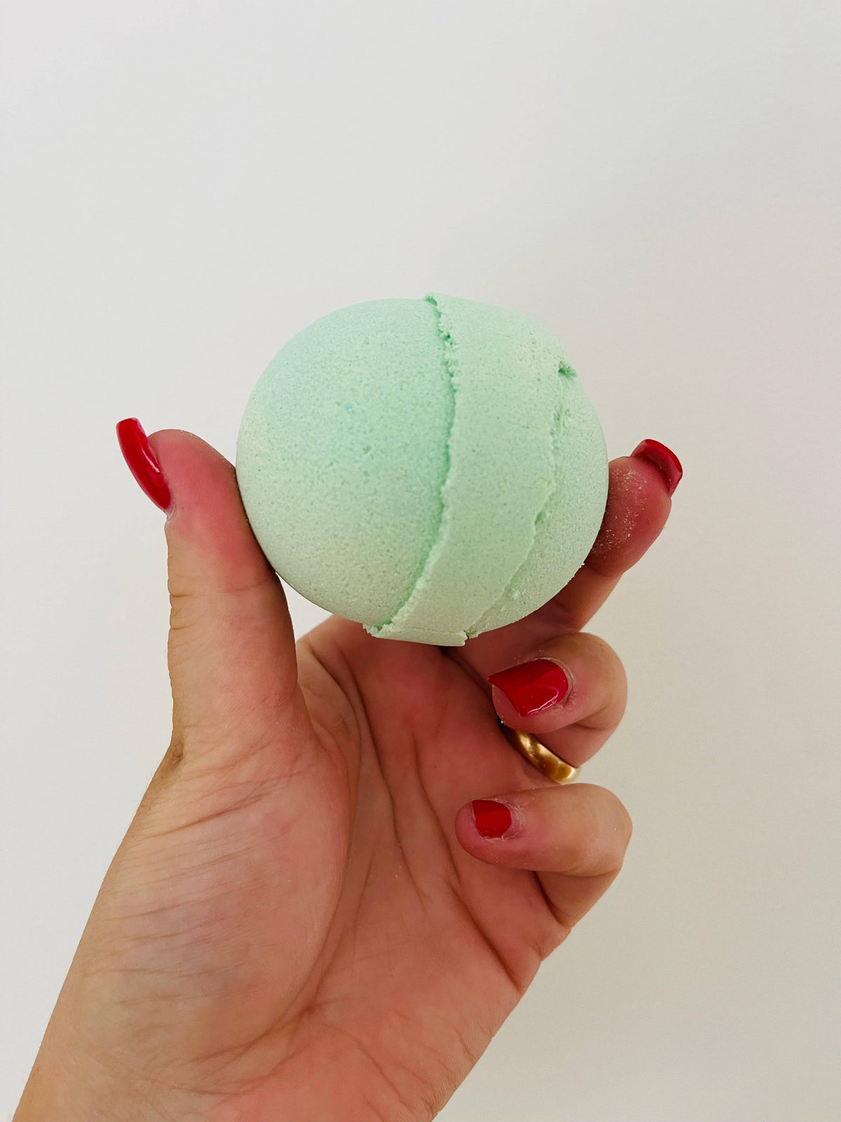 Bath Bomb for Sensitive Skin – Garden Harmony with Rosemary & Thyme - Bella Forever