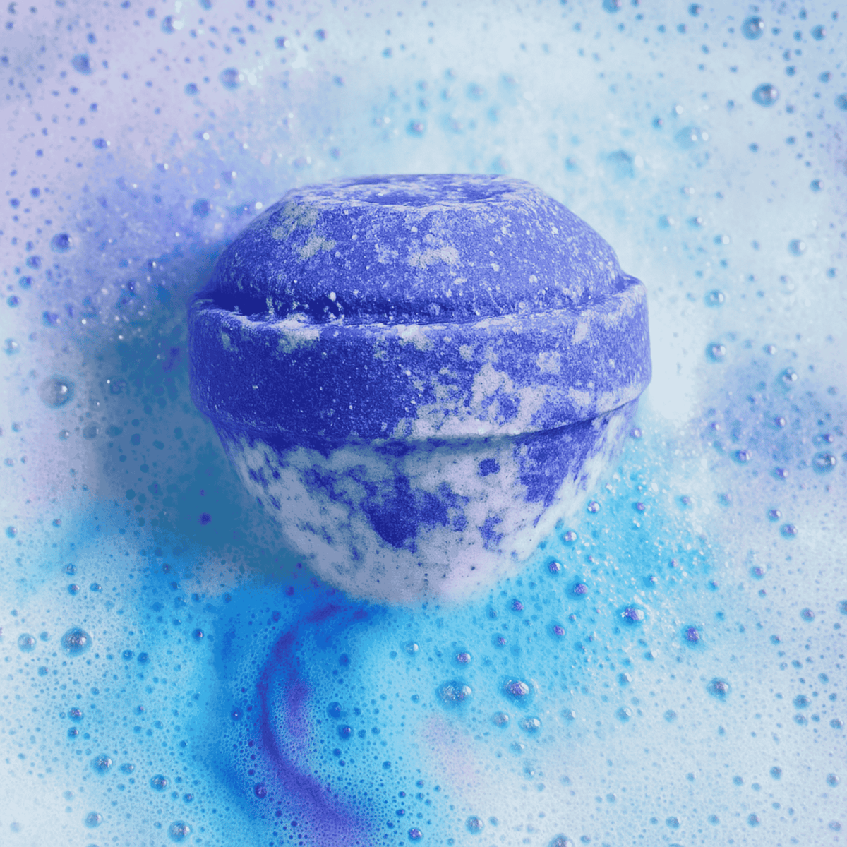 Gemstone Bath Bomb with Crystal Surprise – White & Blue - Bella Forever
