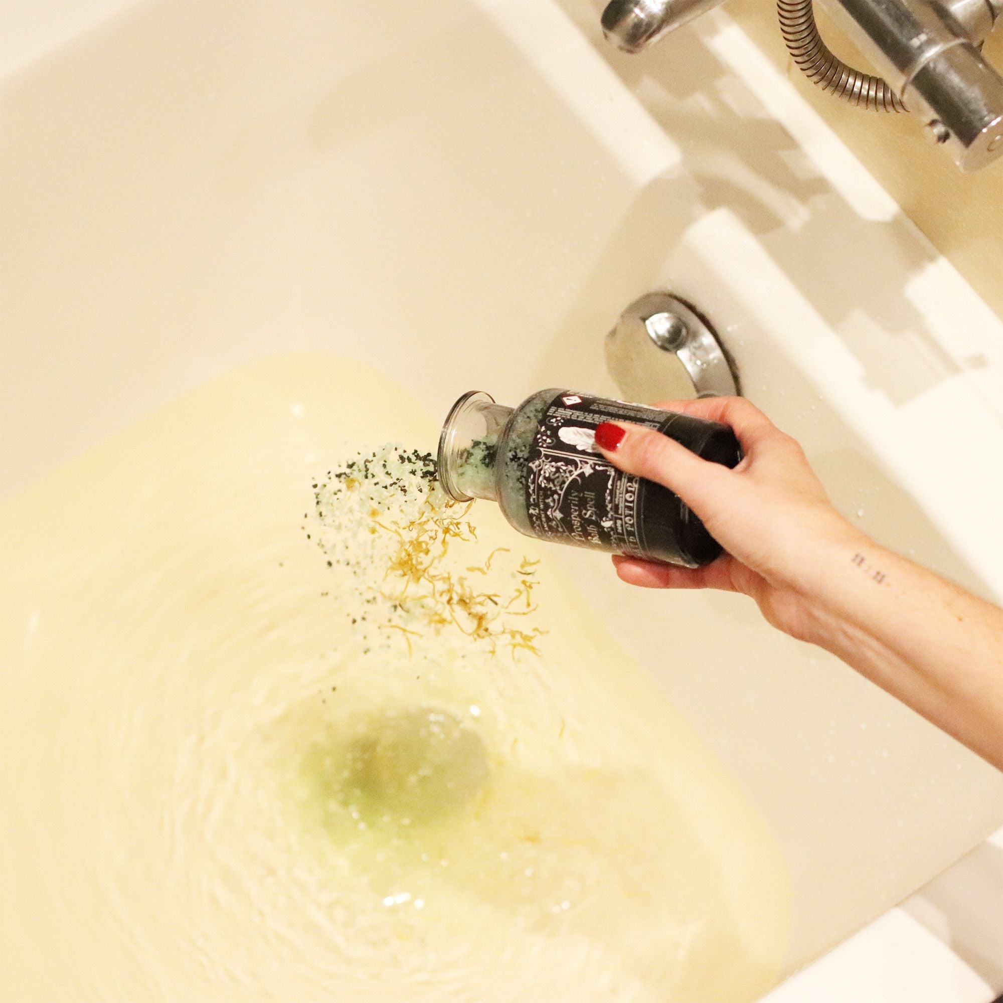 Witch Bath Spell Potion & Aventurine Crystal Amulet - Prosperity